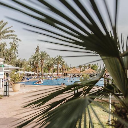 Kenzi Menara Palace & Resort Маракеш Екстериор снимка A swimming pool in a hotel in Tunisia
