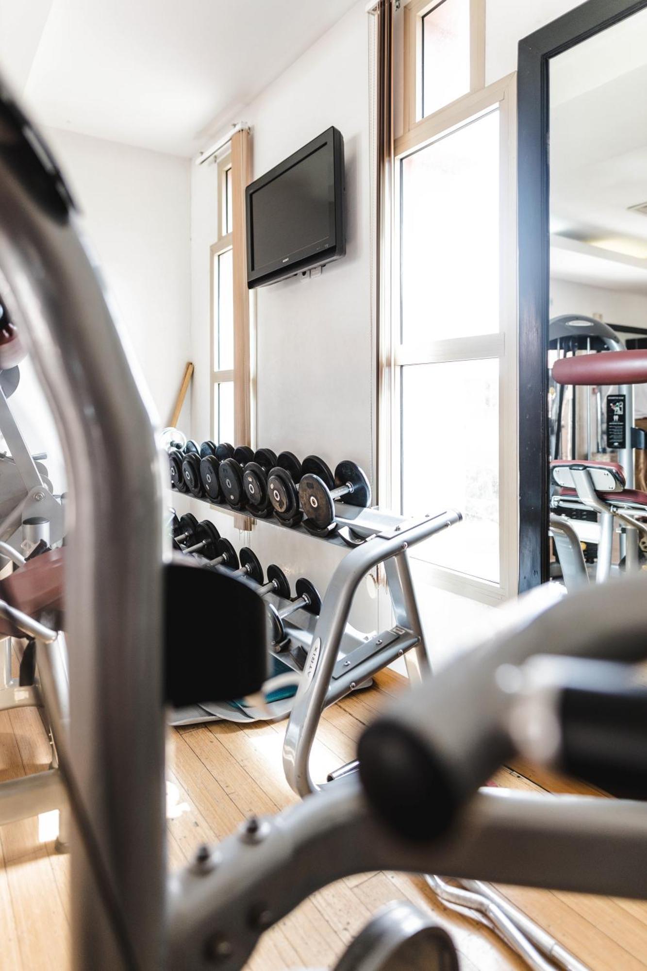 Kenzi Menara Palace & Resort Маракеш Екстериор снимка Dumbbells on a rack